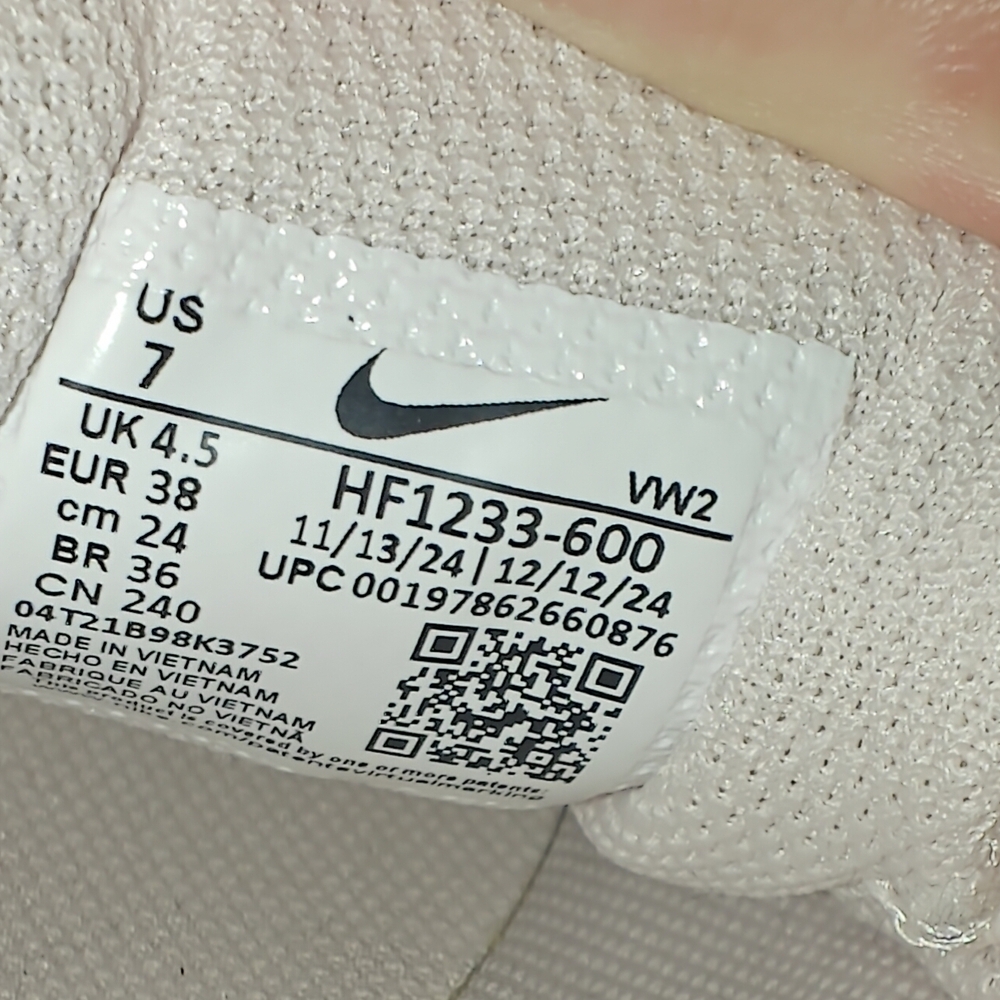 NWT Nike Women's Light Pink Sneakers - Picture 6 of 6